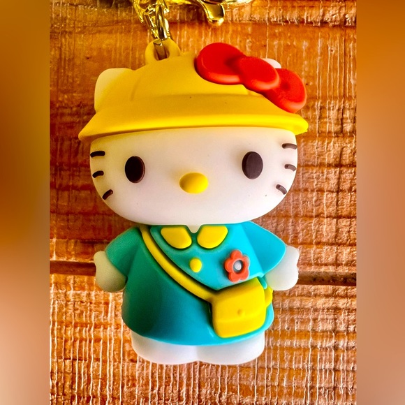 Hello Kitty Keychain - Picture 2 of 3